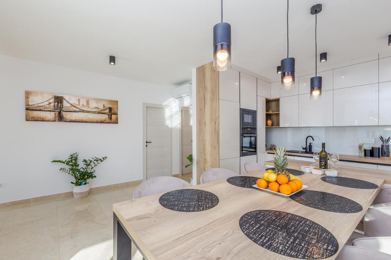 Holiday House Villa Andro Pinezici  Bagian luar foto