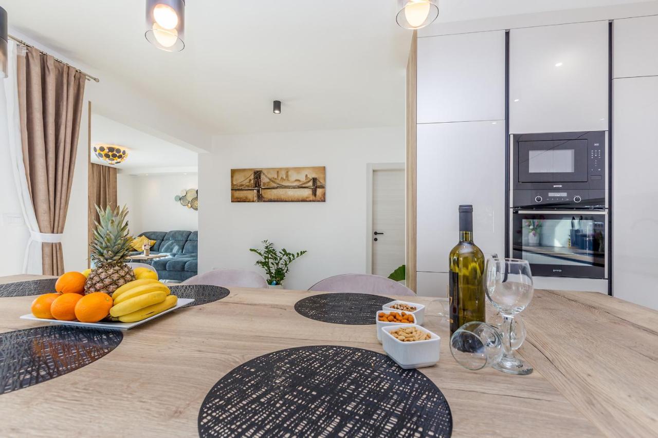 Holiday House Villa Andro Pinezici  Bagian luar foto