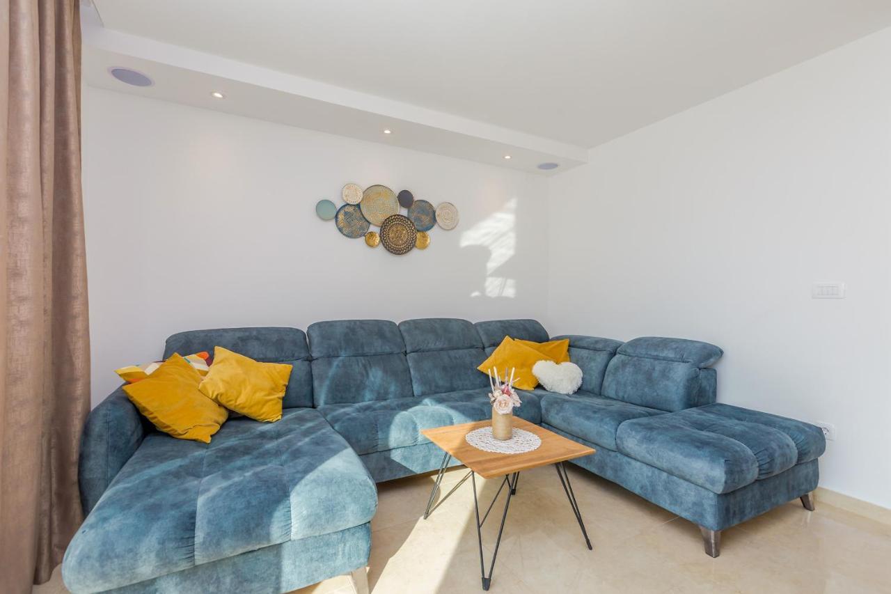 Holiday House Villa Andro Pinezici  Bagian luar foto