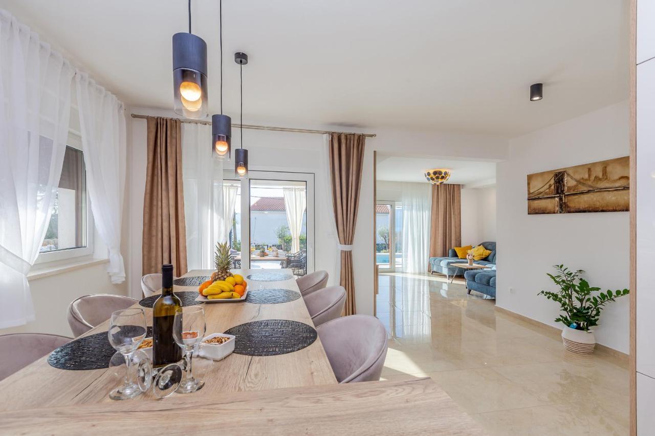 Holiday House Villa Andro Pinezici  Bagian luar foto