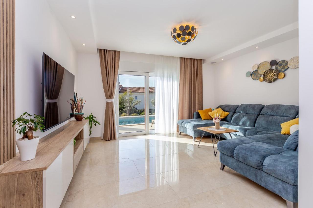 Holiday House Villa Andro Pinezici  Bagian luar foto