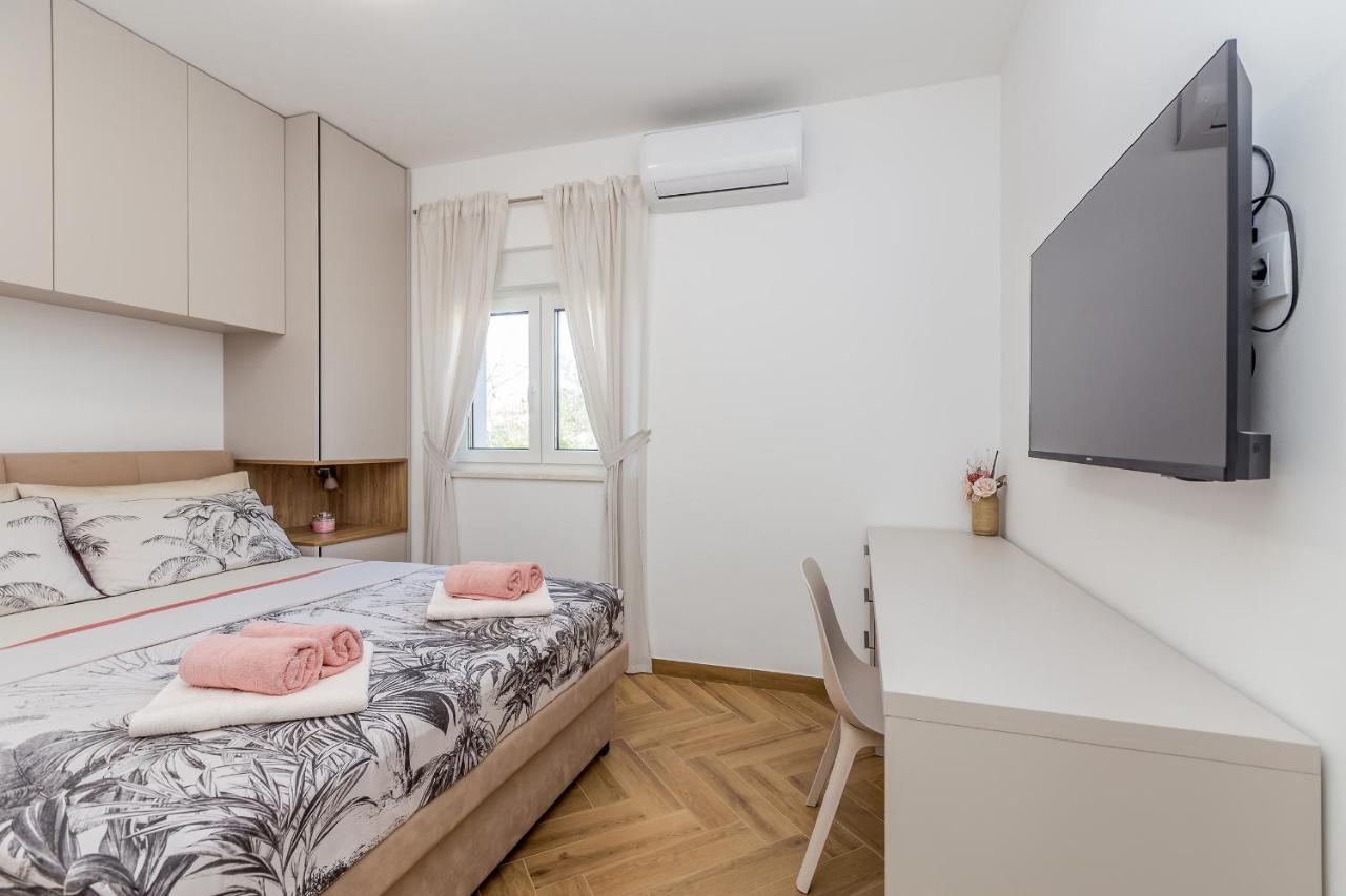 Holiday House Villa Andro Pinezici  Bagian luar foto