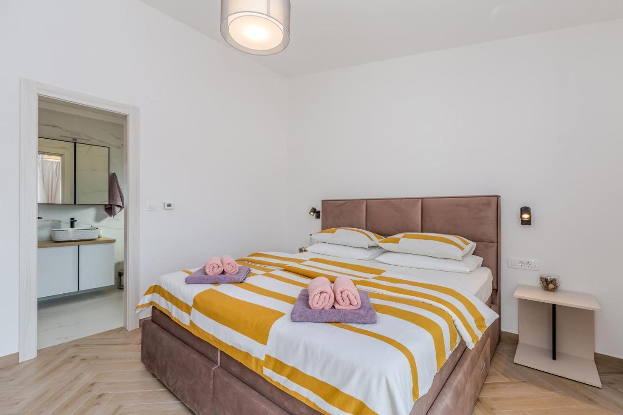Holiday House Villa Andro Pinezici  Bagian luar foto