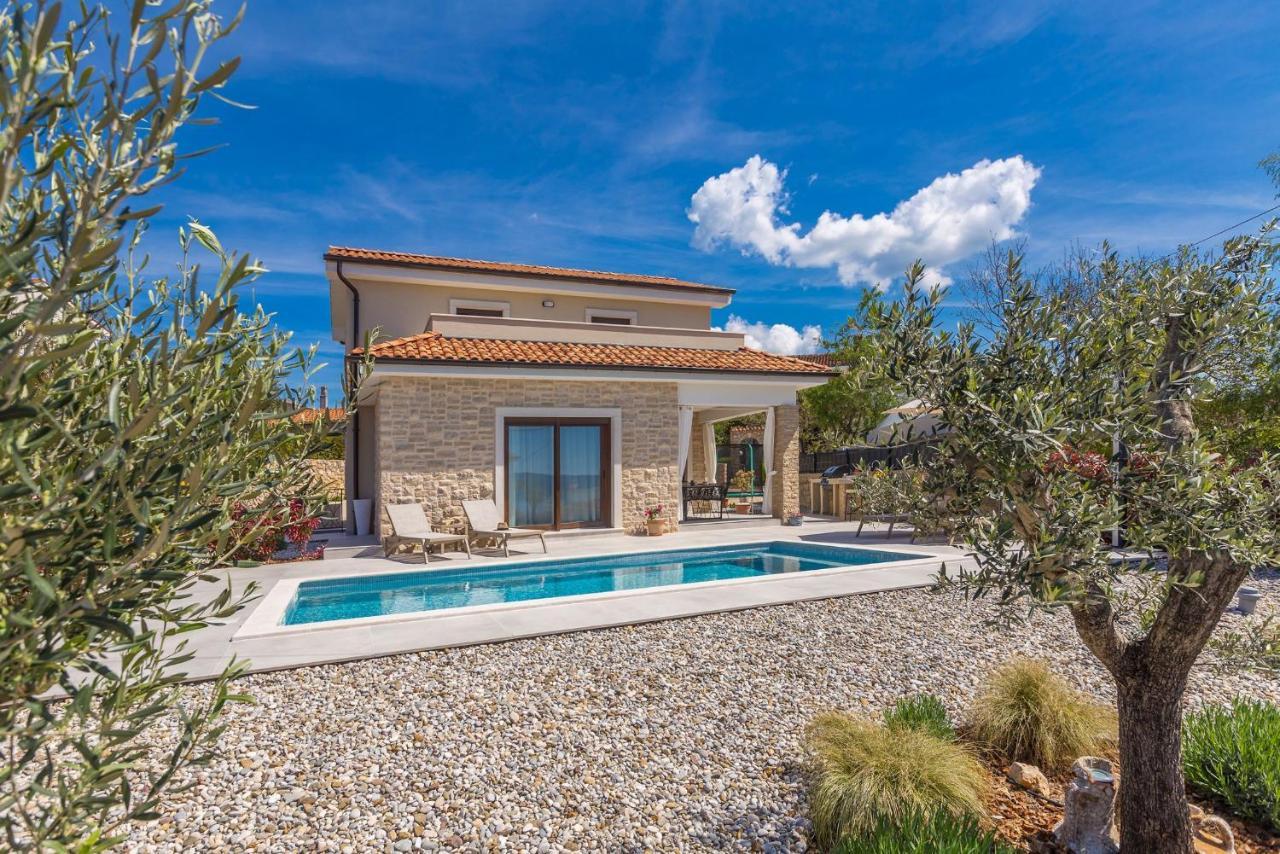Holiday House Villa Andro Pinezici  Bagian luar foto